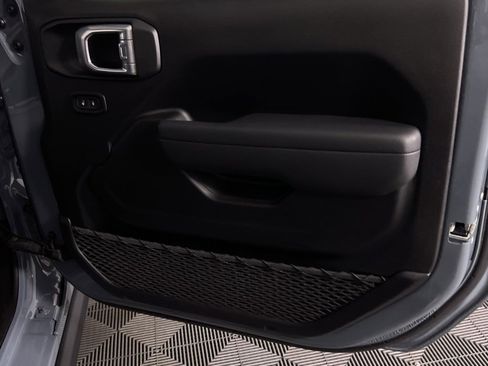 Used 2025 Jeep Gladiator Sport image 33