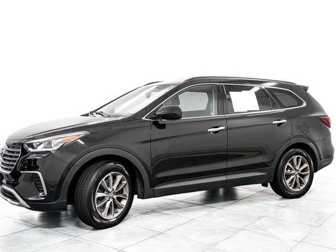 Used 2017 Hyundai Santa Fe SE w/ Cargo Package AWD/4WD image 4