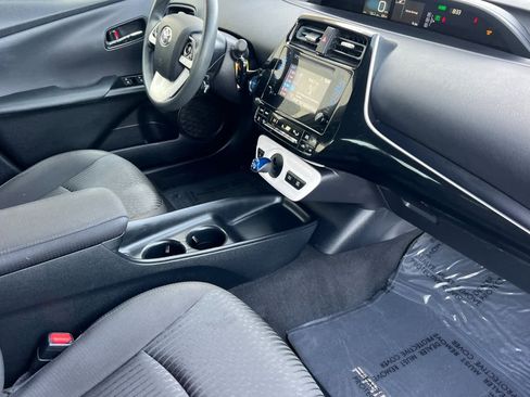 Used 2017 Toyota Prius Two w/ Carpet Mat Package image 16