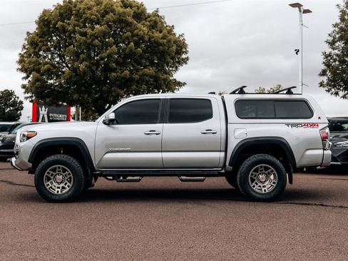 Used 2020 Toyota Tacoma TRD Off-Road w/ TRD Premium Off Road Package AWD/4WD image 4