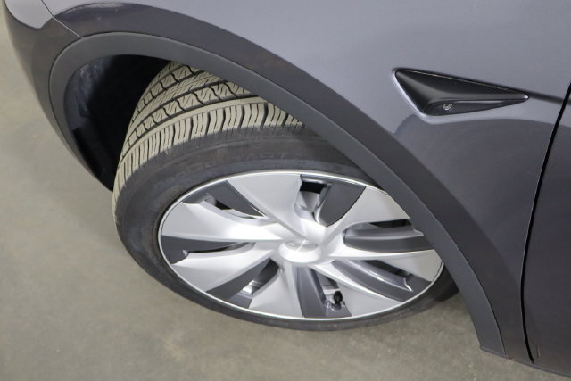 Used 2023 Tesla Model Y 2WD image 41