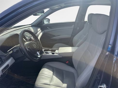 Used 2018 Honda Accord Touring image 11