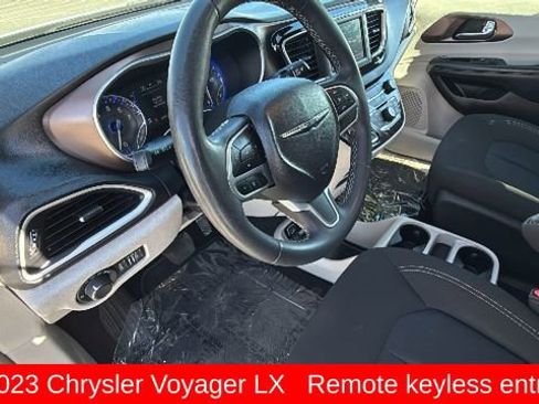 Used 2023 Chrysler Voyager LX image 10