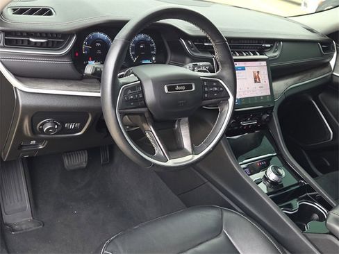 Used 2022 Jeep Grand Cherokee L Limited image 17