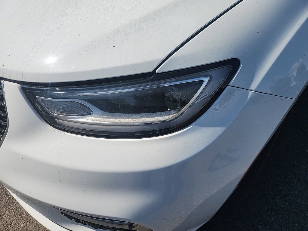 Used 2023 Chrysler Pacifica Limited FWD image 5