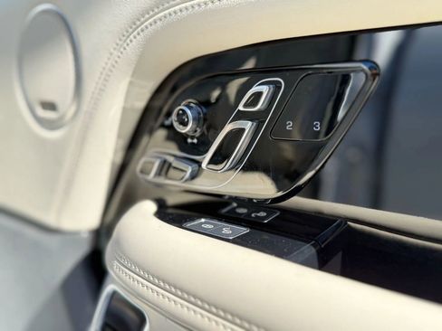 Used 2019 Land Rover Range Rover Long Wheelbase Supercharged image 23