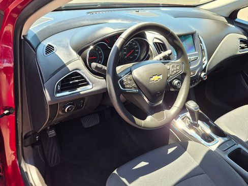 Used 2018 Chevrolet Cruze LT FWD image 13