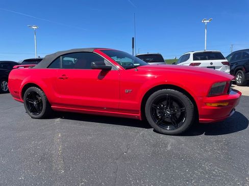 Used 2005 Ford Mustang GT RWD image 2