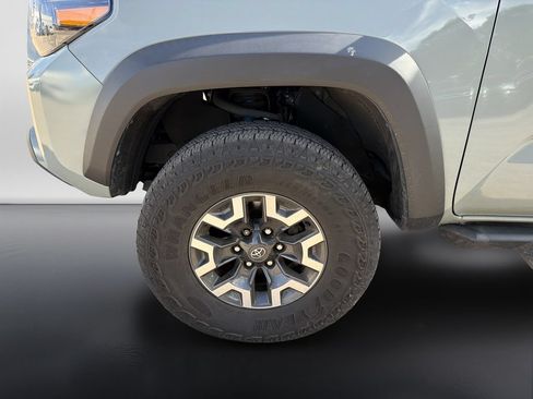 Used 2023 Toyota Tacoma TRD Off-Road w/ Technology Package RWD image 9
