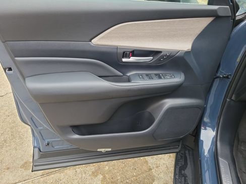 Certified 2024 Toyota Grand Highlander FWD image 12