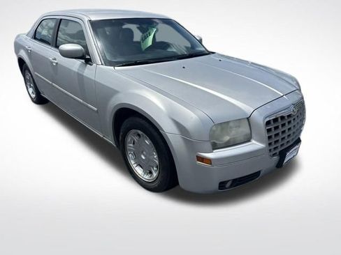 Used 2006 Chrysler 300 Touring RWD image 7