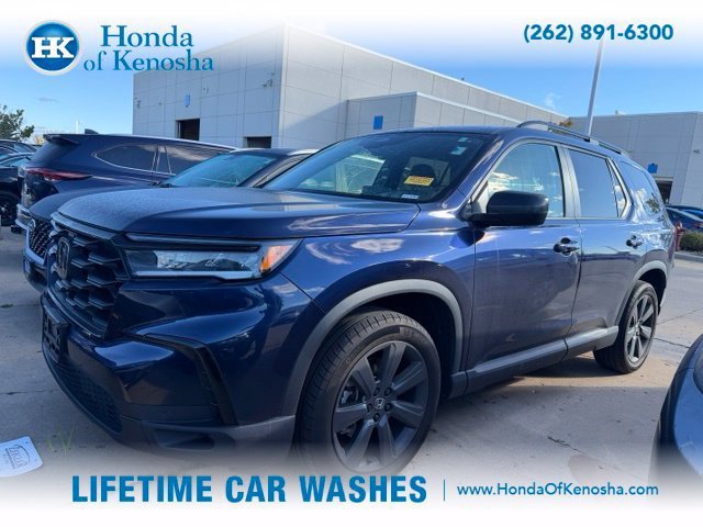 Used 2025 Honda Pilot Sport image 1