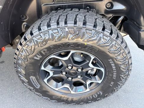 Used 2023 Jeep Wrangler Unlimited Rubicon 4xe AWD/4WD image 27