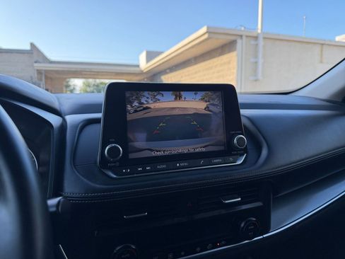 Used 2025 Nissan Rogue SV FWD image 25