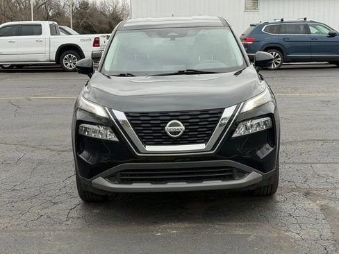Used 2021 Nissan Rogue SV image 2