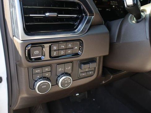 New 2026 GMC Yukon XL Elevation AWD/4WD image 25