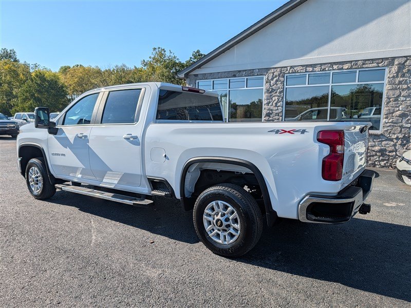Used 2025 Chevrolet Silverado 2500 LT w/ Convenience Package AWD/4WD image 4