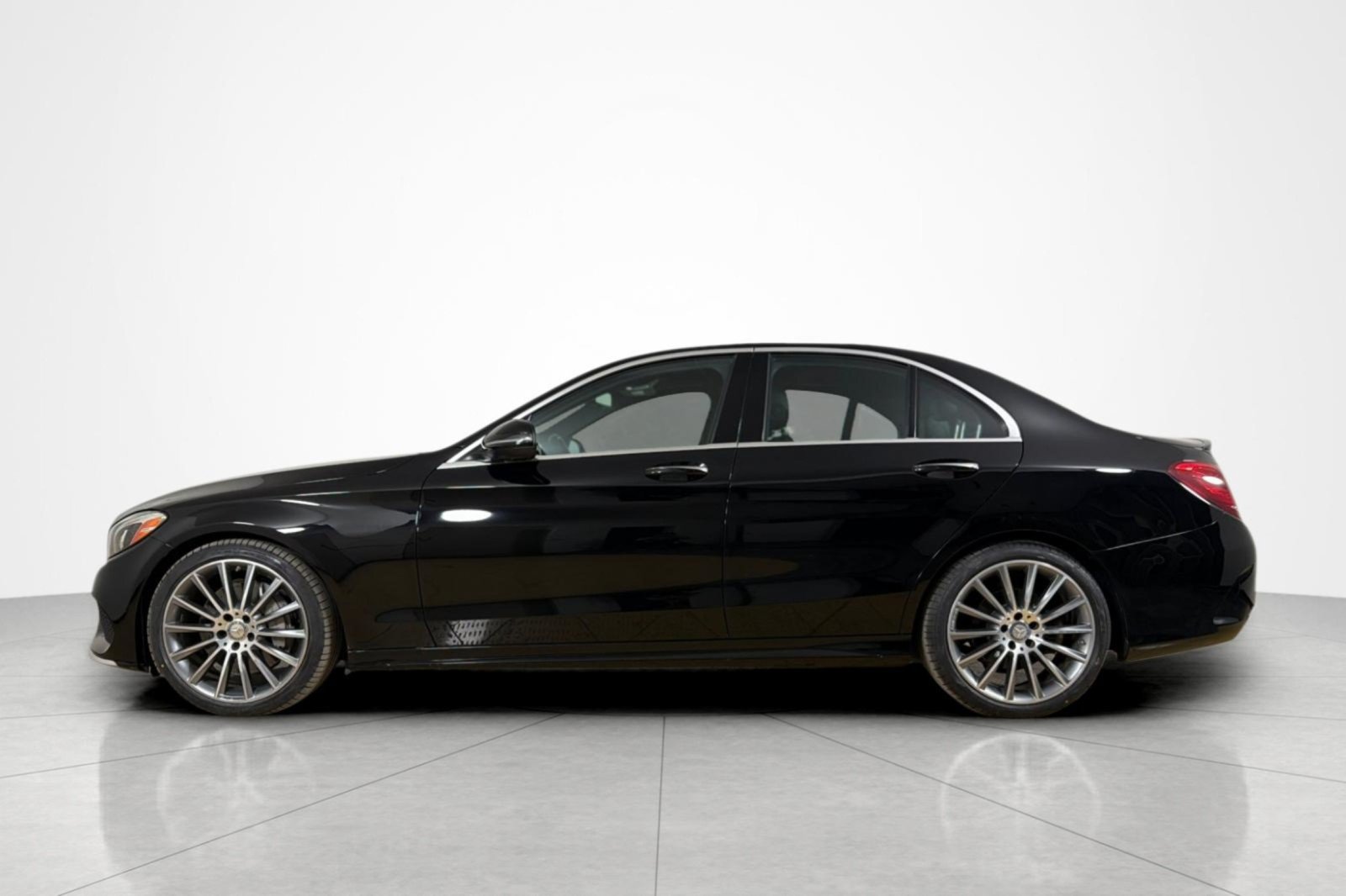 Used 2016 Mercedes-Benz C 300 Sedan image 2