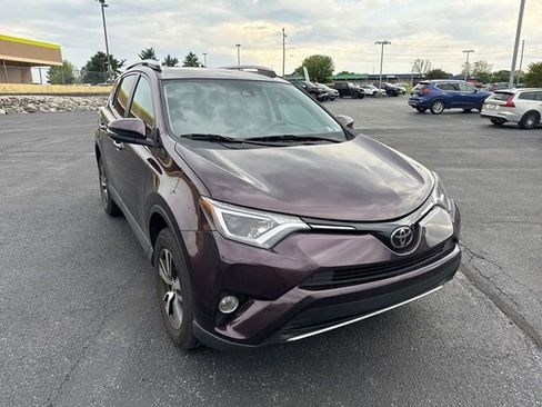 Used 2018 Toyota RAV4 XLE AWD/4WD image 3