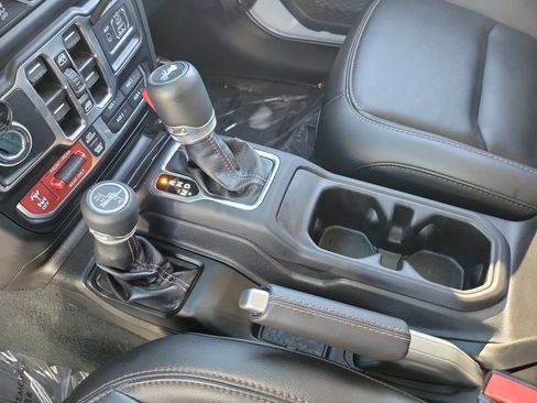 Used 2022 Jeep Wrangler Unlimited Rubicon AWD/4WD image 17