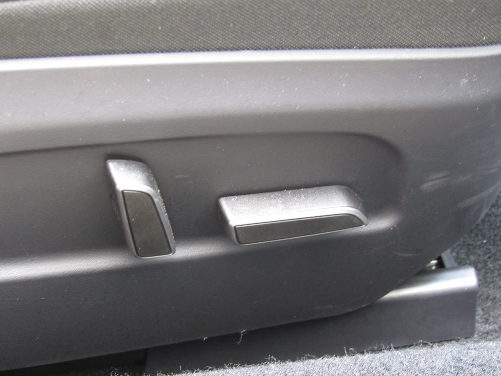 Used 2024 Tesla Model 3 Standard Range RWD image 19