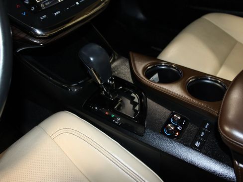 Used 2015 Toyota Avalon Limited FWD image 10