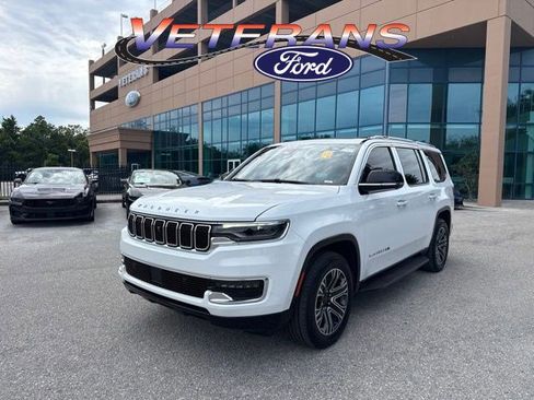 Used 2023 Jeep Wagoneer 4WD w/ Premium Group I image 1