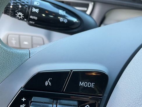 Used 2023 Hyundai Elantra SEL w/ Preferred Accessory Package image 16