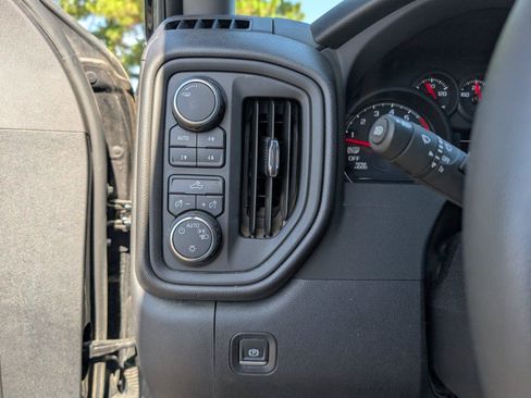 Used 2025 Chevrolet Silverado 1500 Custom Trail Boss AWD/4WD image 26