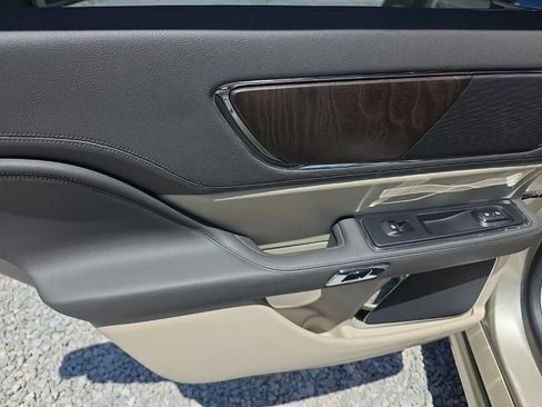 Used 2017 Lincoln Continental Select FWD image 14