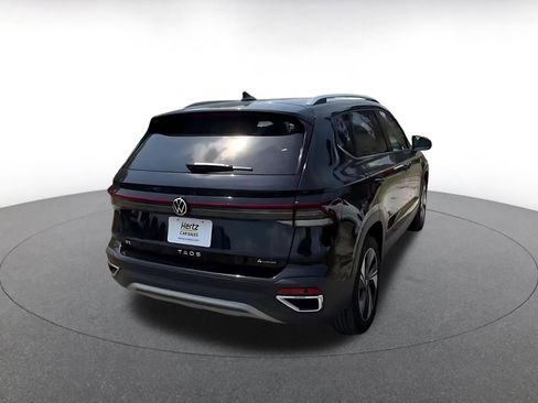 Used 2025 Volkswagen Taos SE image 15