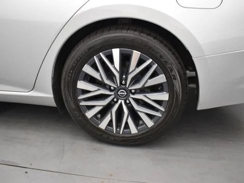 Used 2024 Nissan Altima 2.5 SV FWD image 34