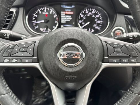 Used 2017 Nissan Rogue SV AWD/4WD image 24