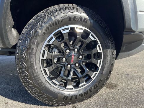 New 2026 GMC Canyon AT4 image 2