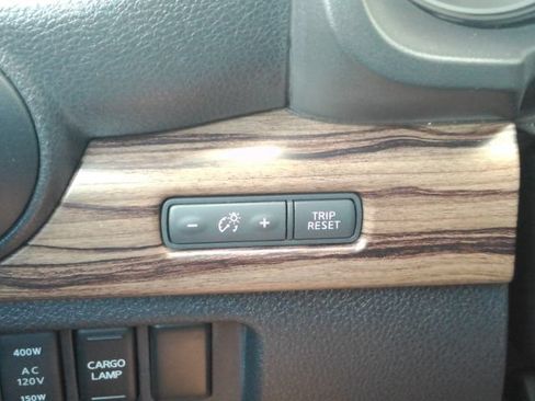 Used 2017 Nissan Titan SL RWD image 36