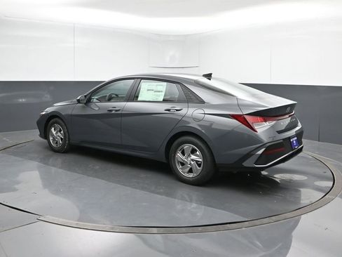 New 2026 Hyundai Elantra SE FWD image 3