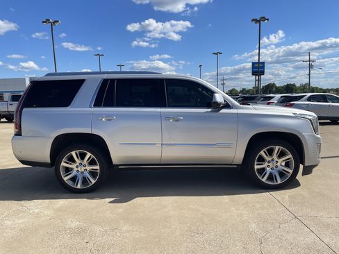 Used 2020 Cadillac Escalade Premium Luxury AWD/4WD image 3