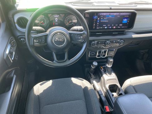 Used 2025 Jeep Gladiator Sport AWD/4WD image 18