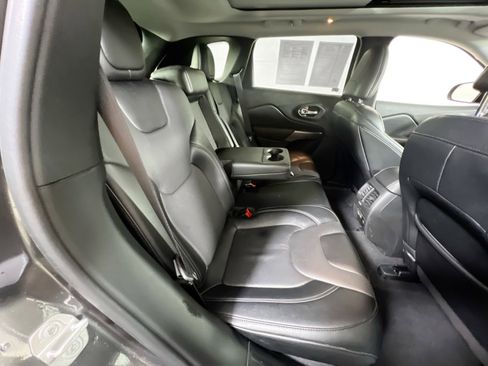 Used 2022 Jeep Cherokee Limited image 26