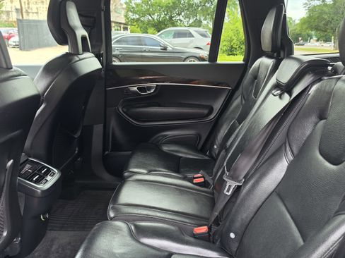 Used 2016 Volvo XC90 T6 Momentum w/ Momentum Plus Package AWD/4WD image 21