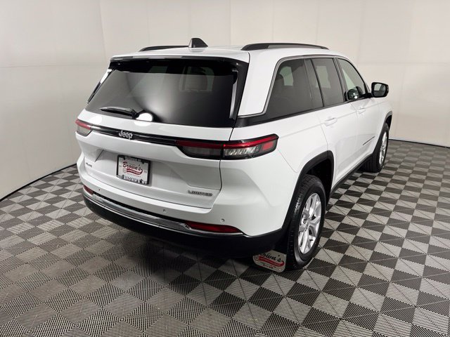 Used 2023 Jeep Grand Cherokee Limited AWD/4WD image 7