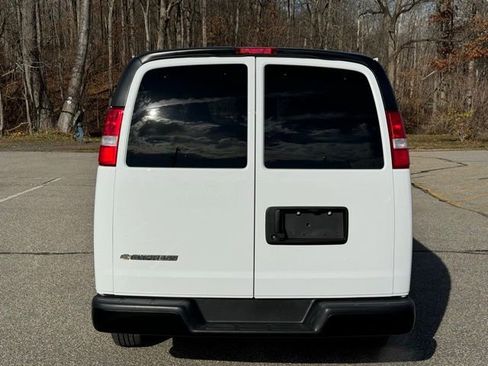 Used 2025 Chevrolet Express 3500 LS RWD image 6