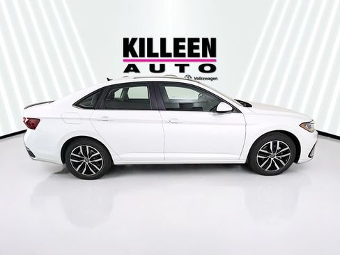 Certified 2026 Volkswagen Jetta SE FWD image 8