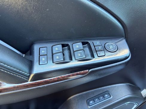 Used 2016 GMC Yukon XL SLT w/ HD Trailering Package image 12