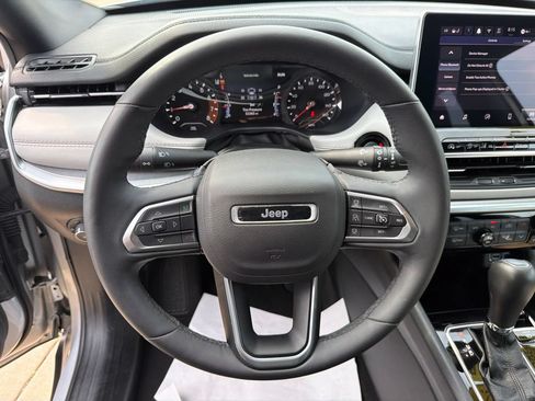Used 2025 Jeep Compass Limited AWD/4WD image 20