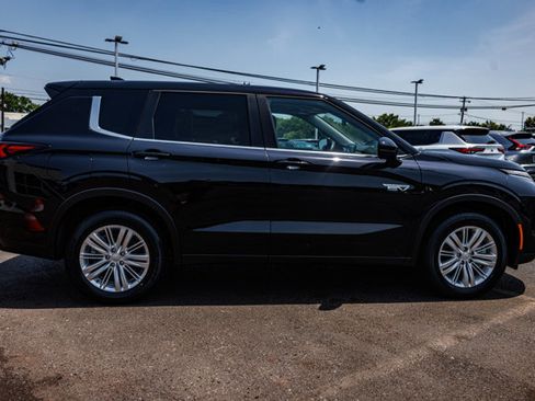 New 2025 Mitsubishi Outlander ES image 4