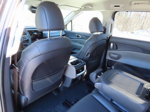 New 2026 Kia Carnival EX FWD image 21