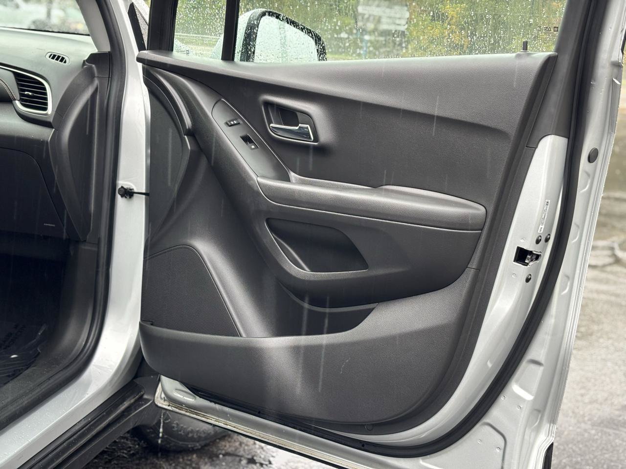 Used 2019 Chevrolet Trax LT w/ LT Convenience Package FWD image 41