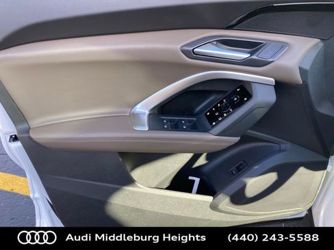 Used 2025 Audi Q5 Premium w/ Convenience Package image 12