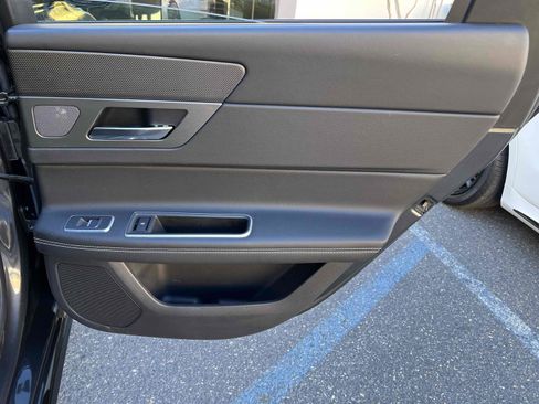 Used 2017 Jaguar XF S image 82